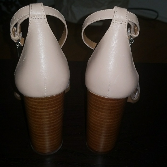 Brand New! Beautiful Leather Coach Sandals - Picture 4 of 8